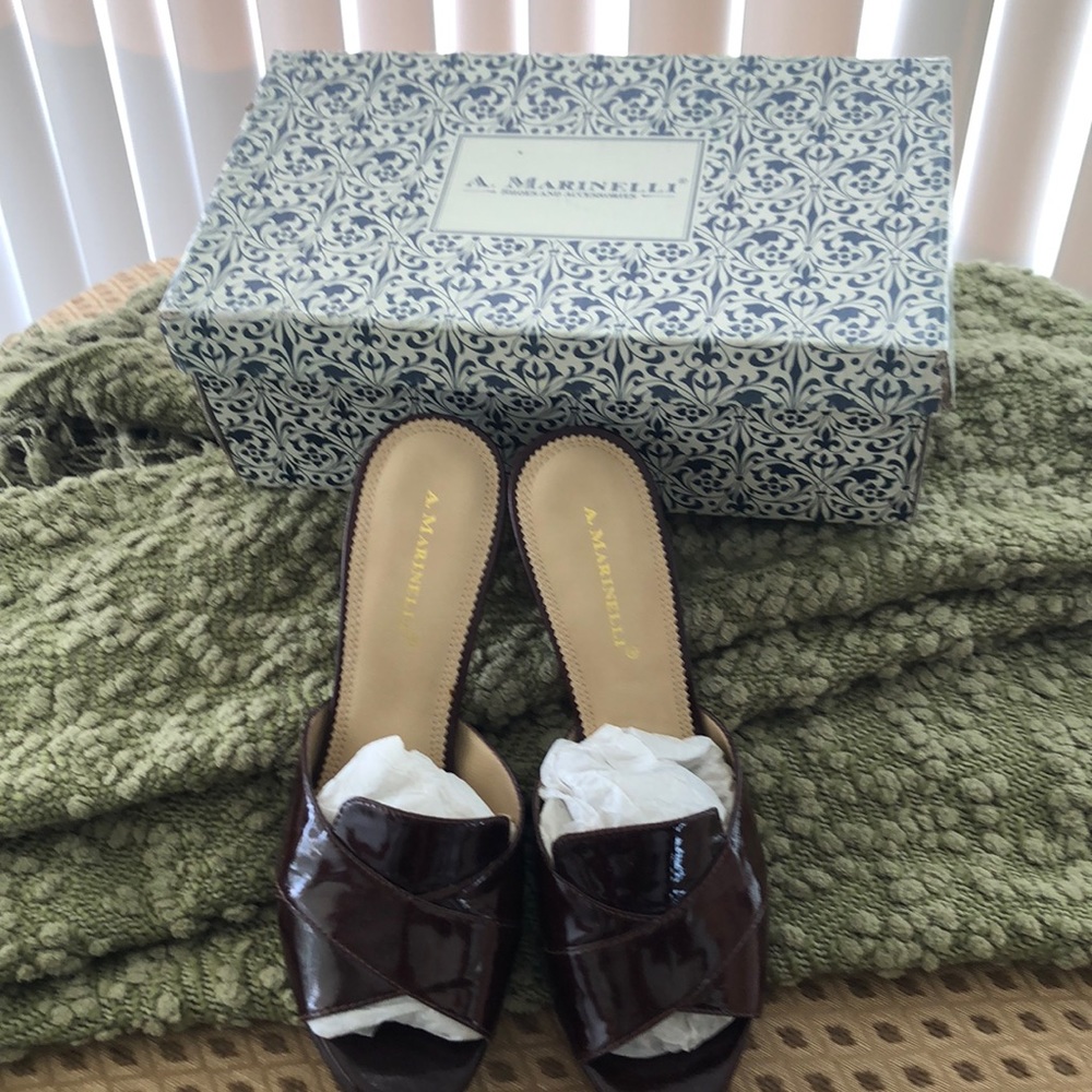 Size 9 burgundy sandal with heel